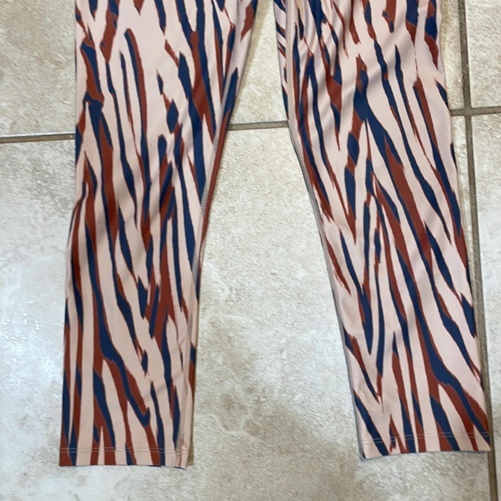 New! Carbon 38 Pastel Zebra Cropped Leggings S - Picture 6 of 6